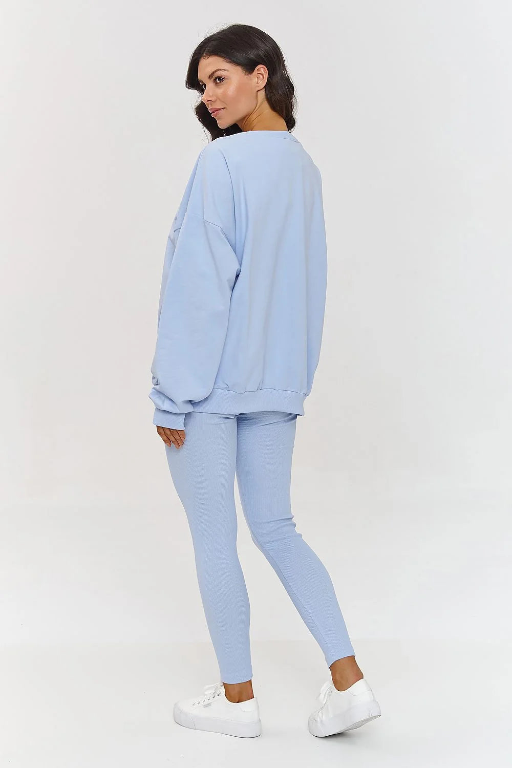 Ensemble Makadamia pour femme, hoodie ample, top côtelé, leggings ajustés, bleu pastel, look casual chic, confort et style