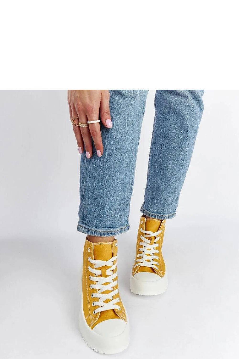 baskets montantes Solea femme jaune moutarde toile robuste semelle caoutchouc épaisse plateforme crantée blanche lacets métalliques rembourrée cheville