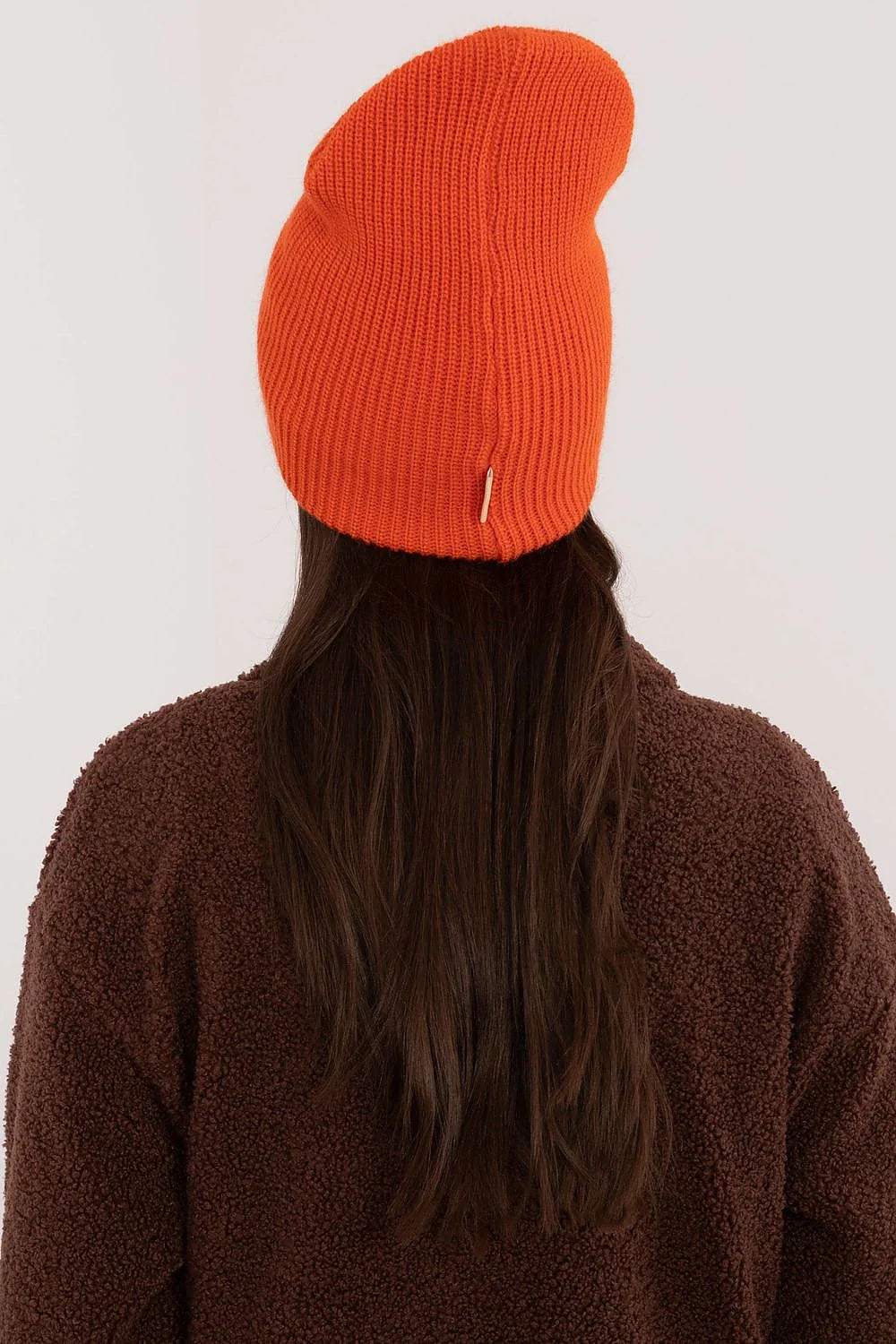Bonnet Rue Paris mode femme couleur vive design intemporel acrylique doux coupe slouchy écusson discret