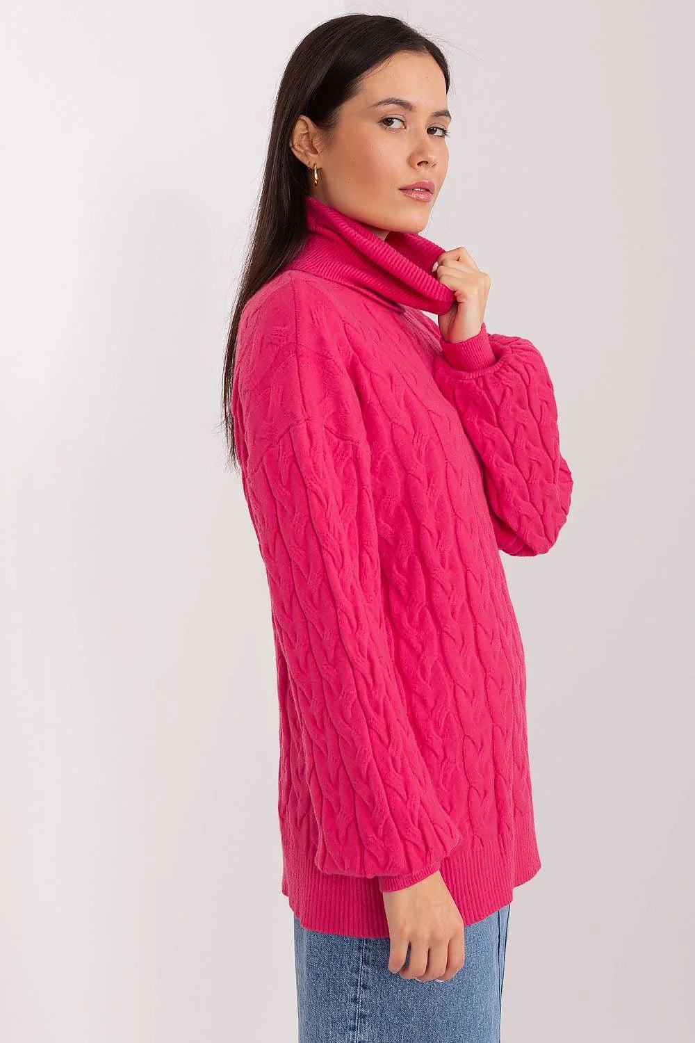 Pull-over féminin col roulé maille torsadée rose vif manches longues coupe ample finitions côtelées polyvalent hiver mode