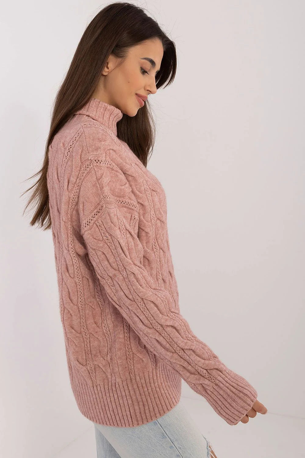 Pullover femme col roulé motifs torsadés confort style intemporel hiver matériaux doux taille généreuse finitions côtelées élégance chaud mode vêtements