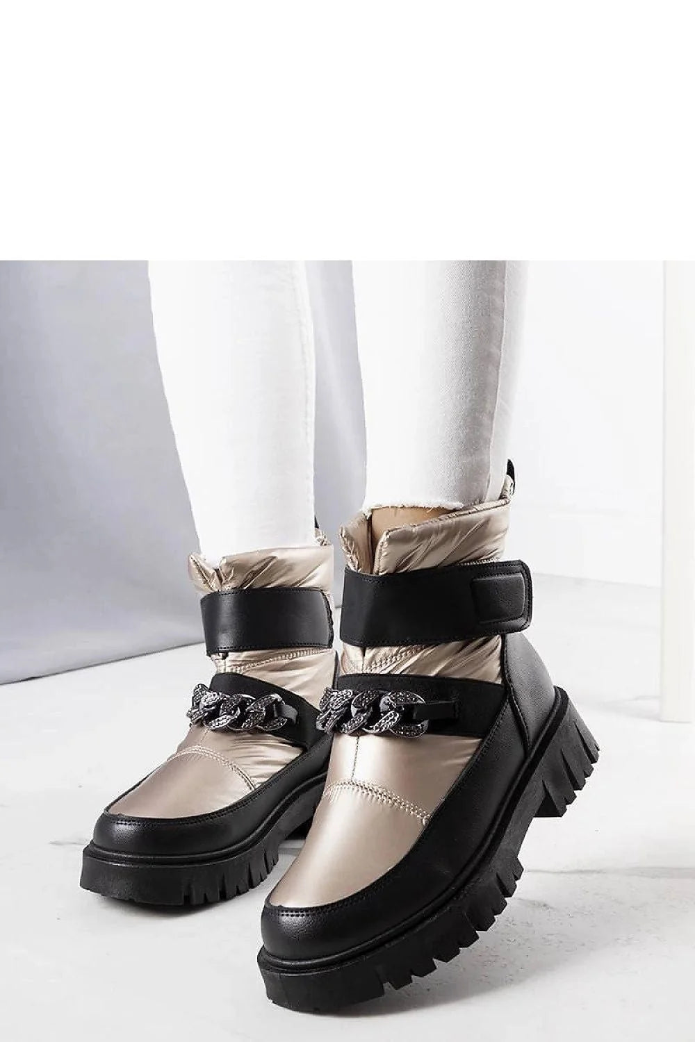 Bottes pour femmes design moderne audacieux mixte similicuir textile brillant noir champagne semelle épaisse lanières croisées clip décoratif confort durabilité style chic décontracté occasion quotidienne sortie ville