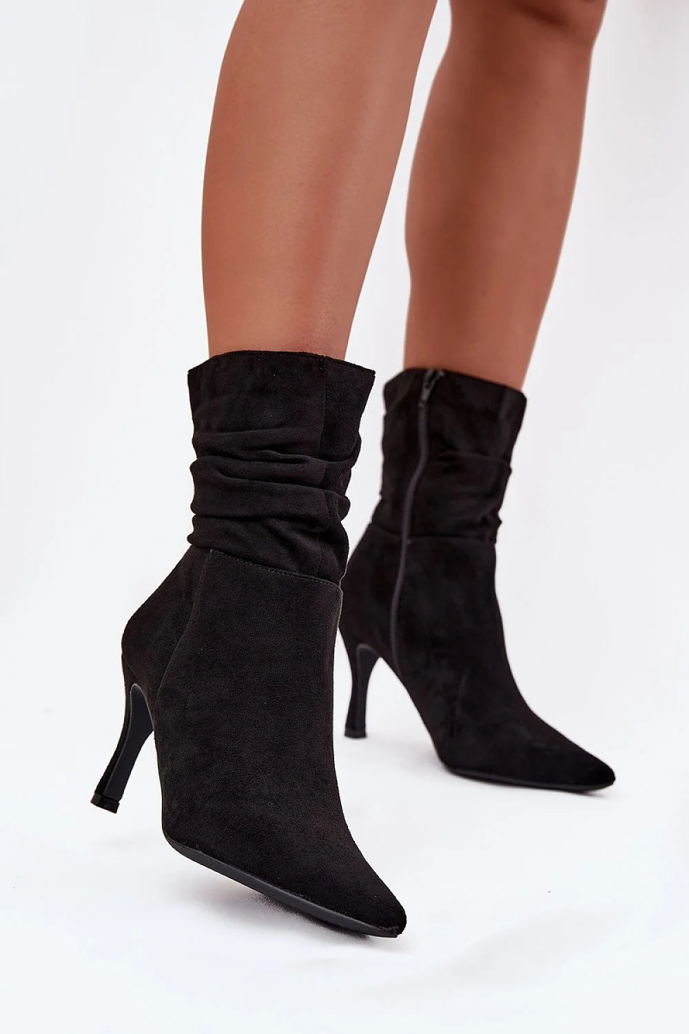 bottines cheville femme talon aiguille fin bout pointu tige froncée aspect suédé noir fermeture éclair latérale semelle plantaire cuir artificiel
