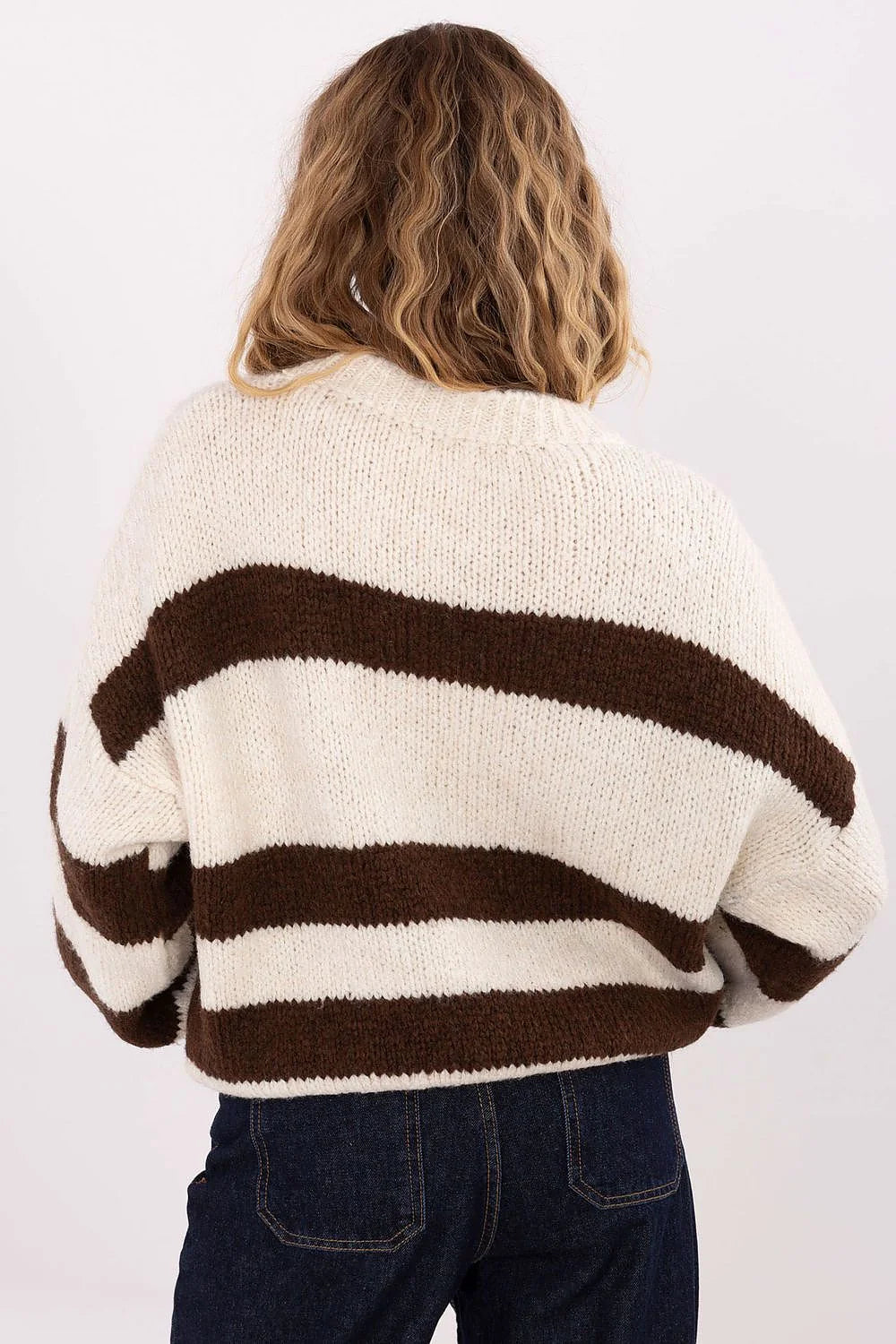 pull femme oversize rayé crème marron grosse maille bouclée col rond manches longues inscription AMOUR court pelucheux chaud cosy hivernal