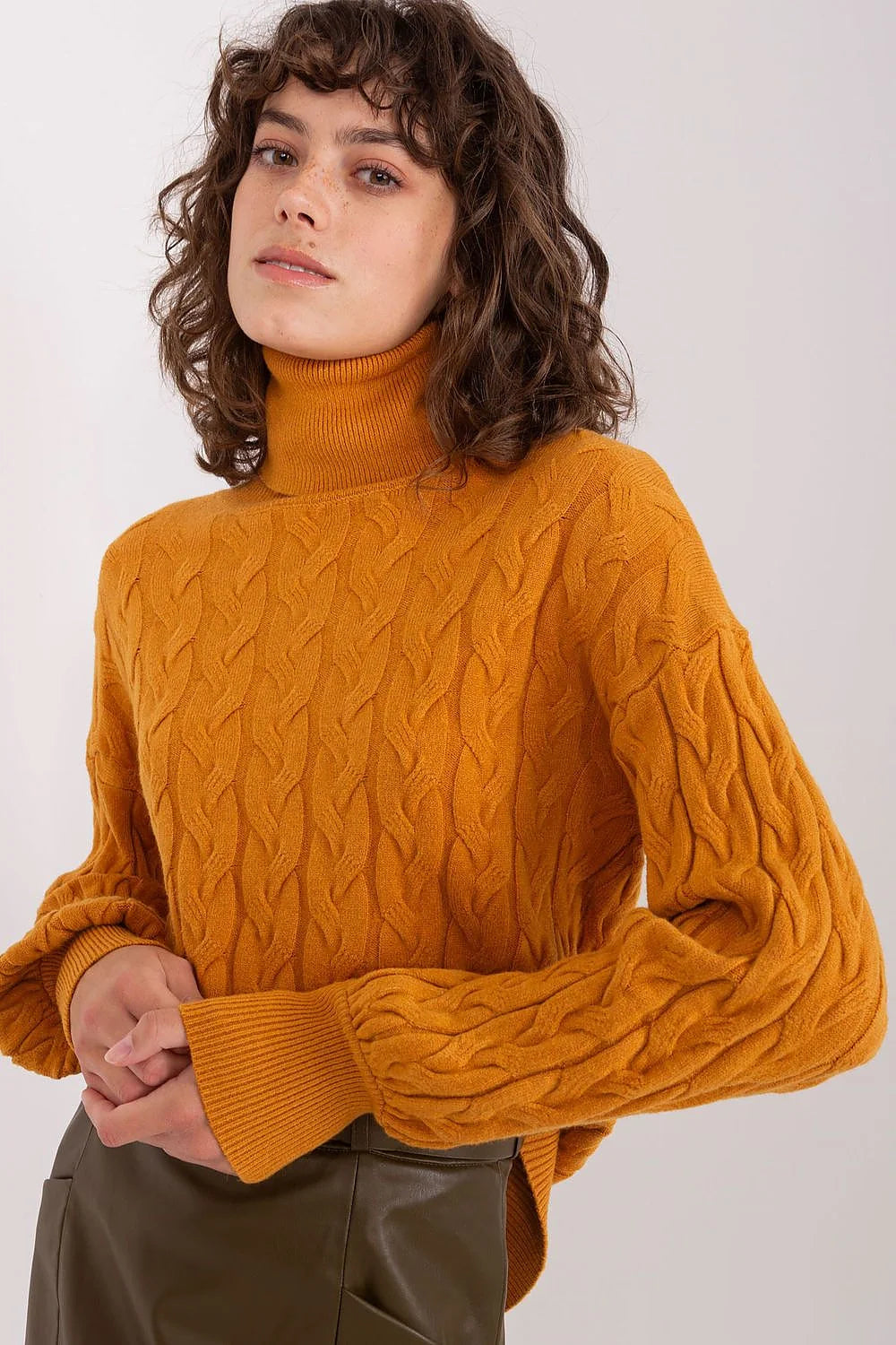 Pull femme col montant tissu écossais motif torsadé manches longues couleur moutarde été hiver mode intemporelle