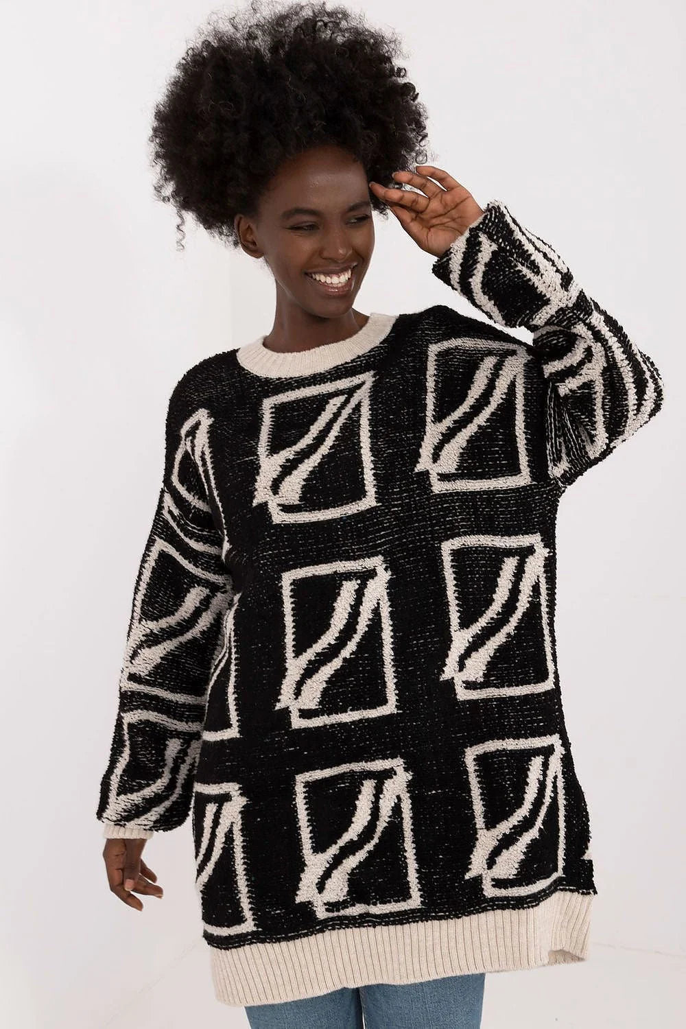 pull femme long oversize maille jacquard noir beige motifs géométriques carrés lignes ondulées col rond manches longues chenille chaud confortable
