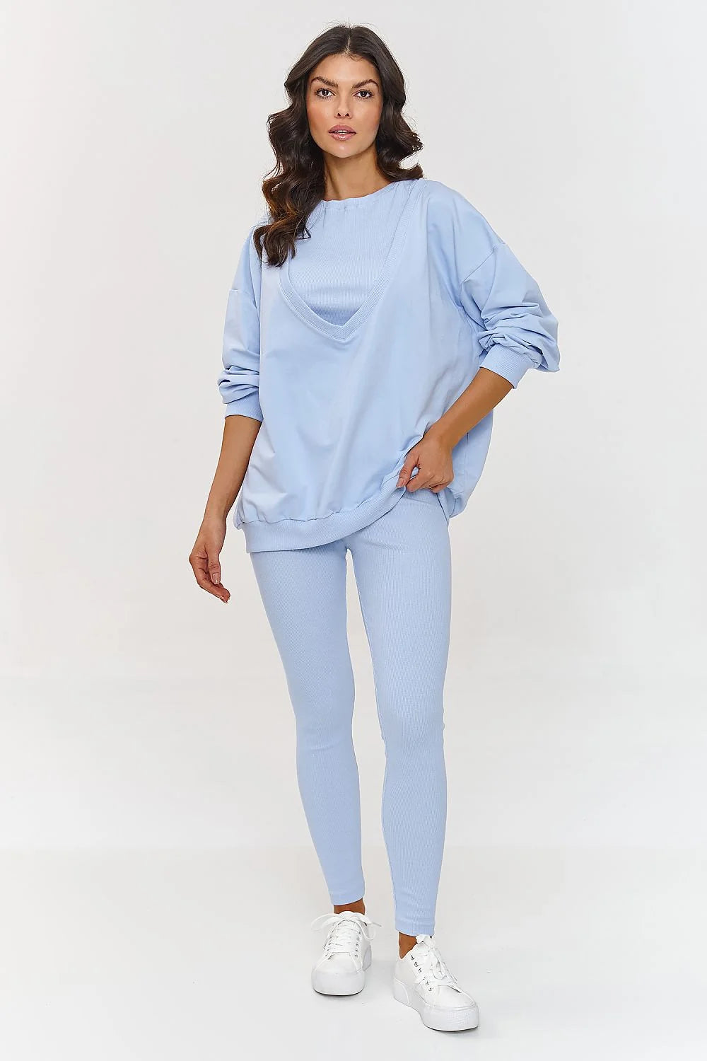 Ensemble Makadamia pour femme, top ample et leggings slim, bleu clair, confort et style, vêtements décontractés, mode moderne, coton doux, finitions soignées, polyvalent quotidien