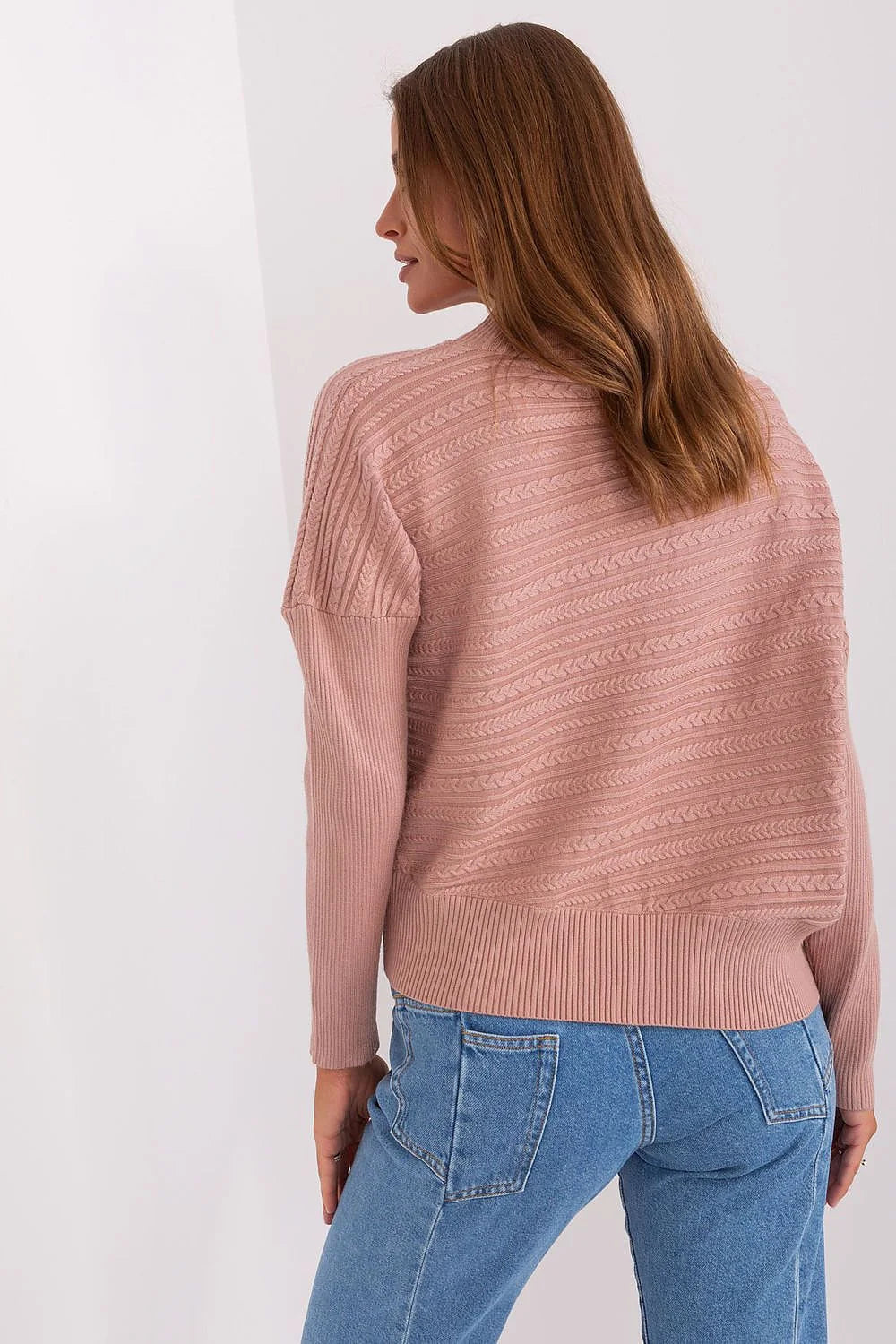 Chandail femme en rose poudré col montant côtelé manches longues style élégant coupe ample confort durable automne hiver