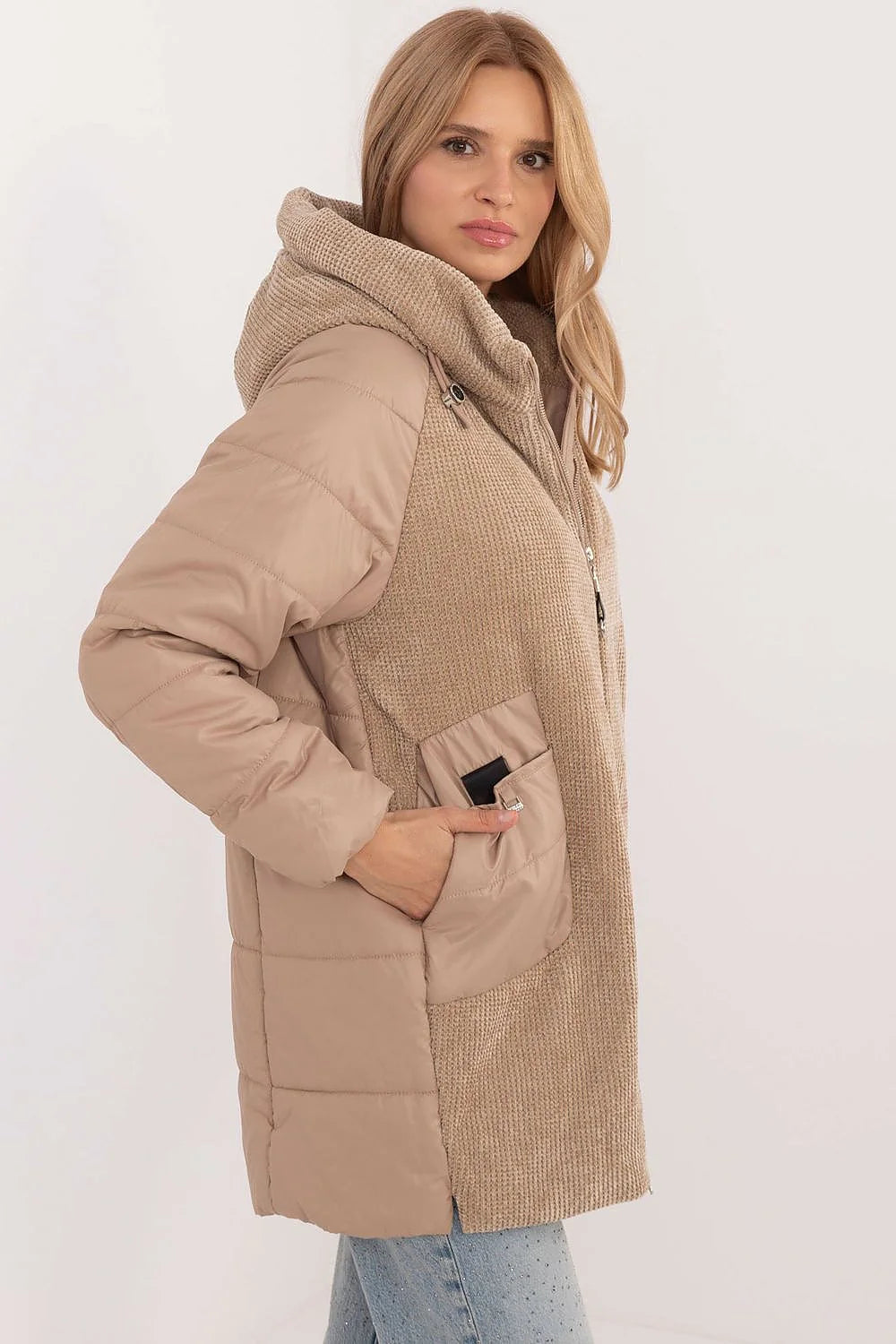 Manteau pour femme moderne style mixte tissu matelassé velours côtelé beige doux coupe ample isolation synthétique fermeture éclair métallique