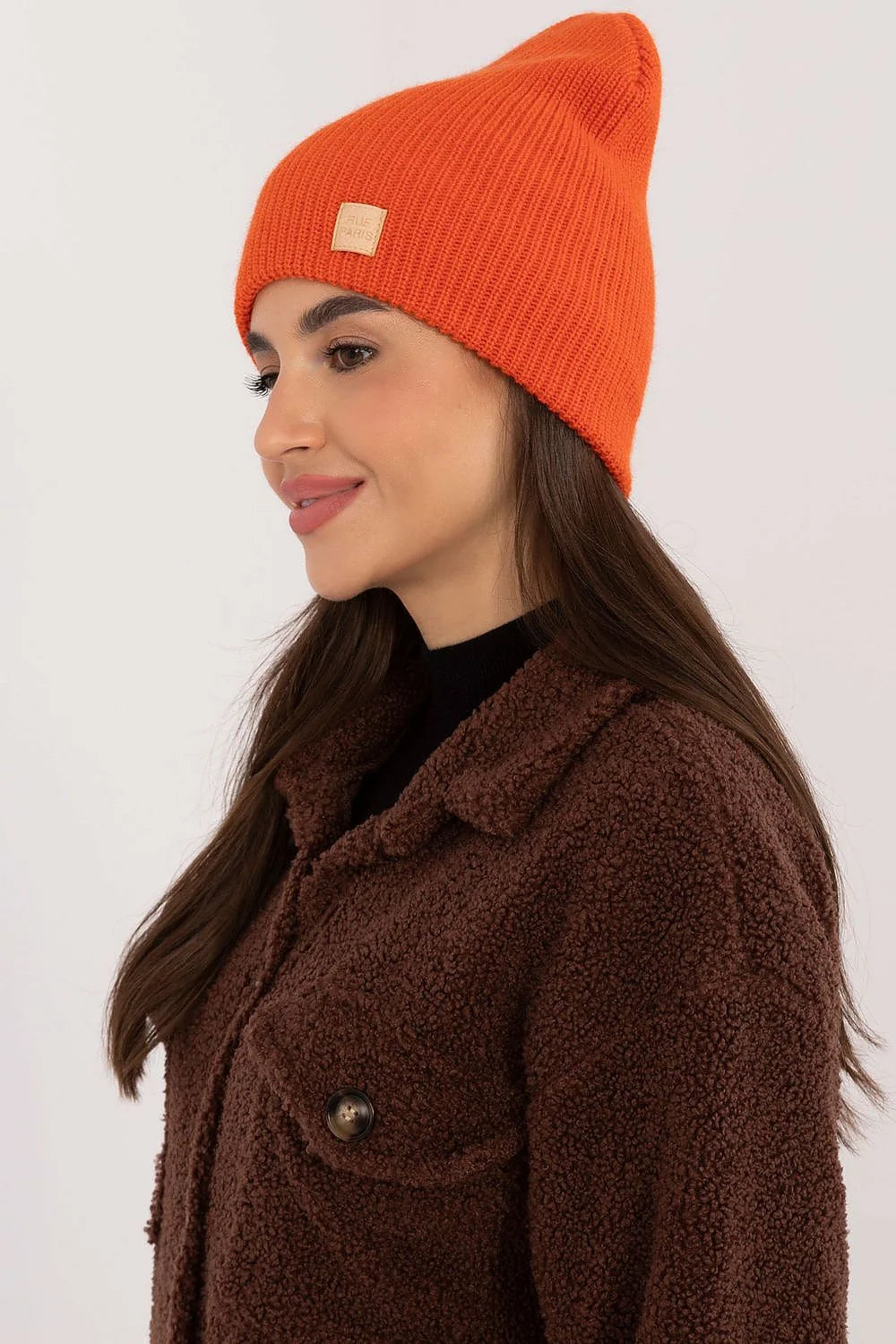 Bonnet Rue Paris mode femme couleur vive design intemporel acrylique doux coupe slouchy écusson discret