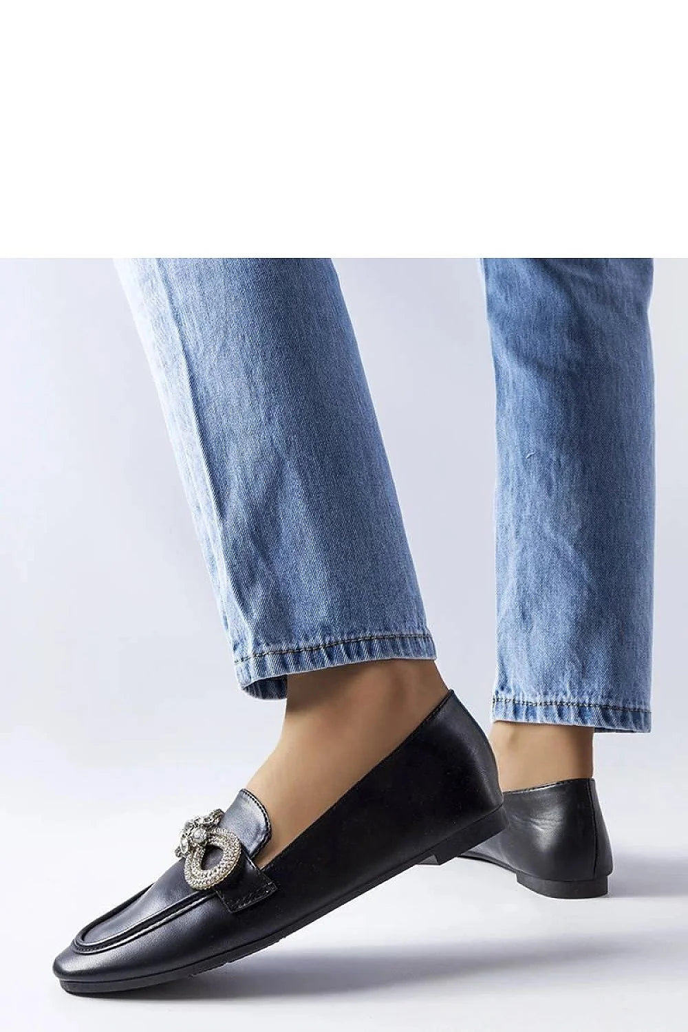 Mocassins élégants pour femme design moderne boucle strass cuir noir écologique confortable occasion soiré