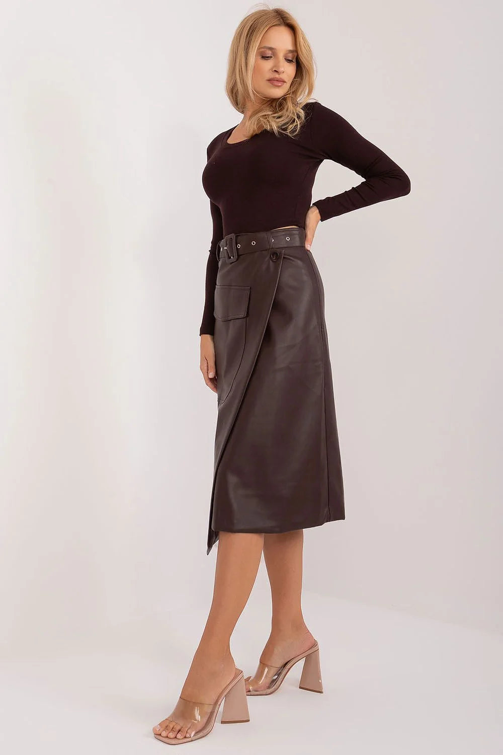Jupe en cuir écologique moderne mi-mollet asymétrique poche devant marron foncé femme élégante occasionnels
