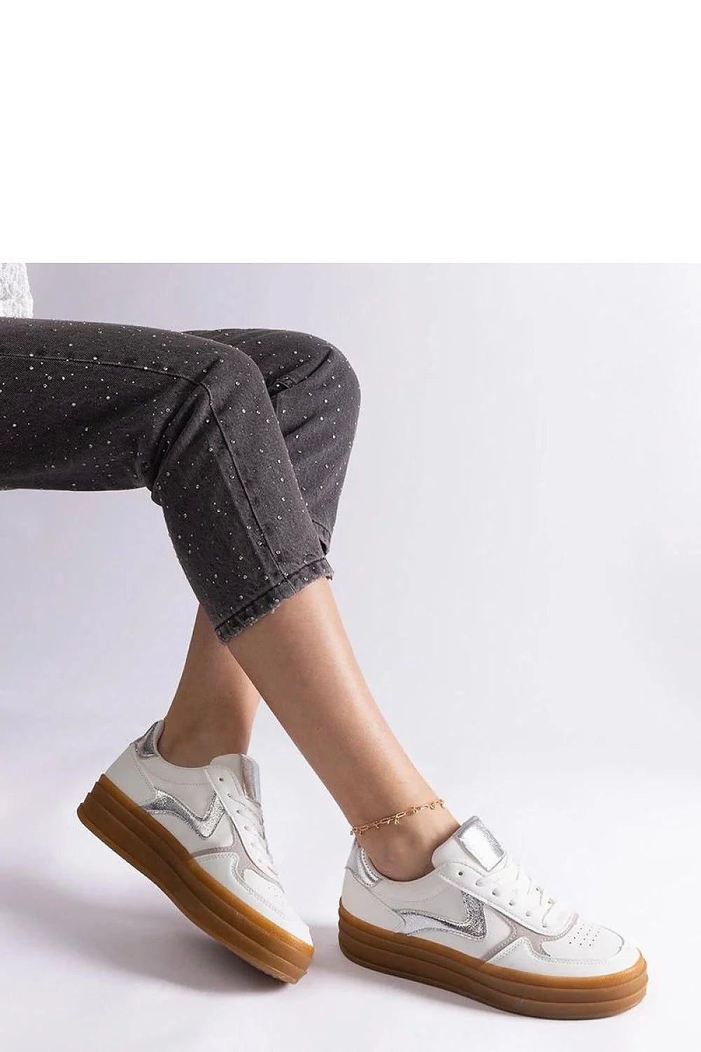 Solea baskets basses femme cuir blanc métallisés argentés semelle caramel gomme plateforme crantée lacets perforations rembourré confortable