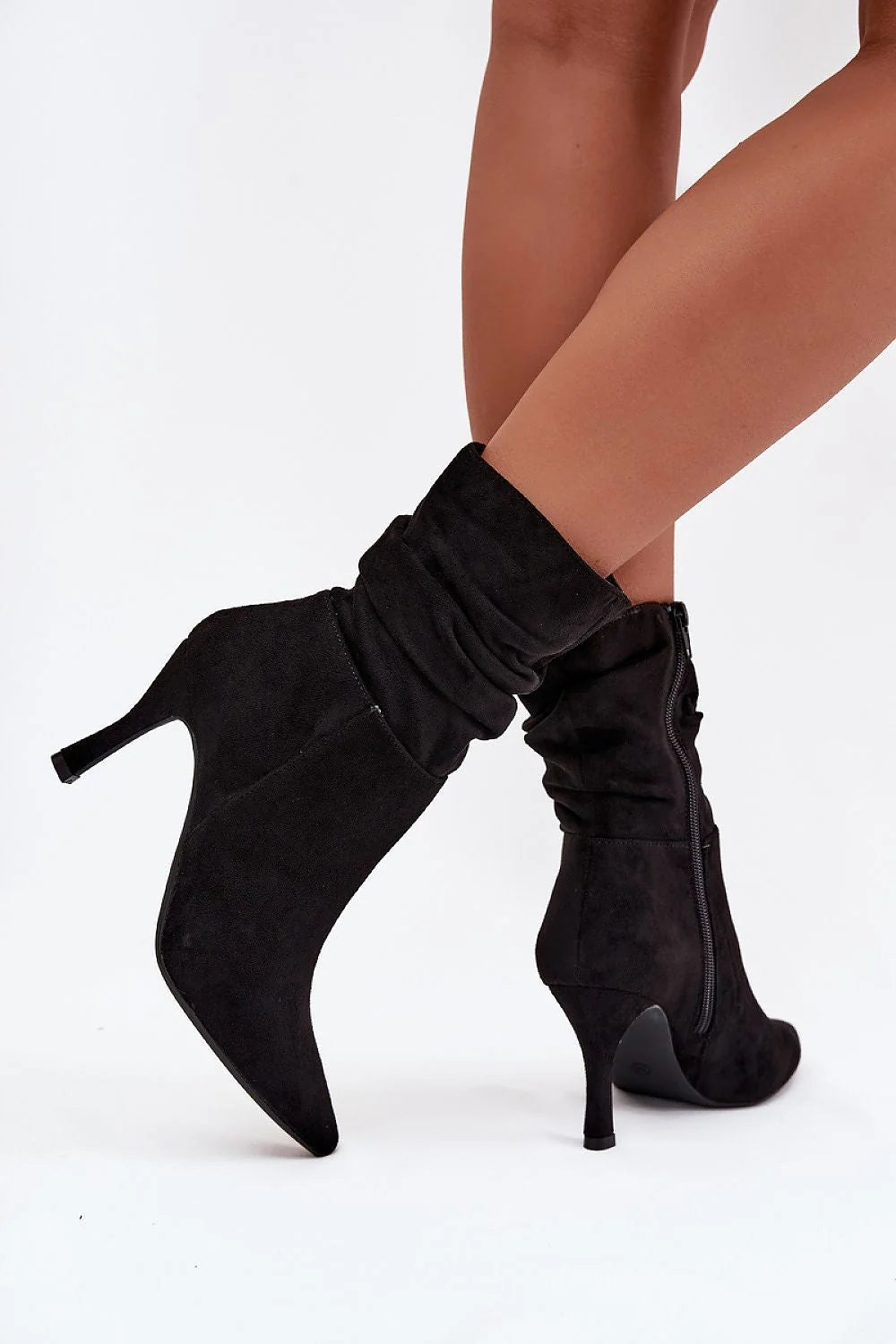 bottines cheville femme talon aiguille fin bout pointu tige froncée aspect suédé noir fermeture éclair latérale semelle plantaire cuir artificiel