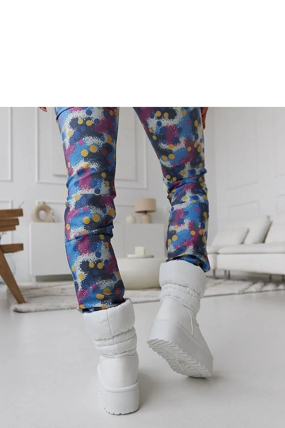 Pantalon et bottines mode femmes multicolore pois blanc polaire chic hiver confortable ensemble trendy