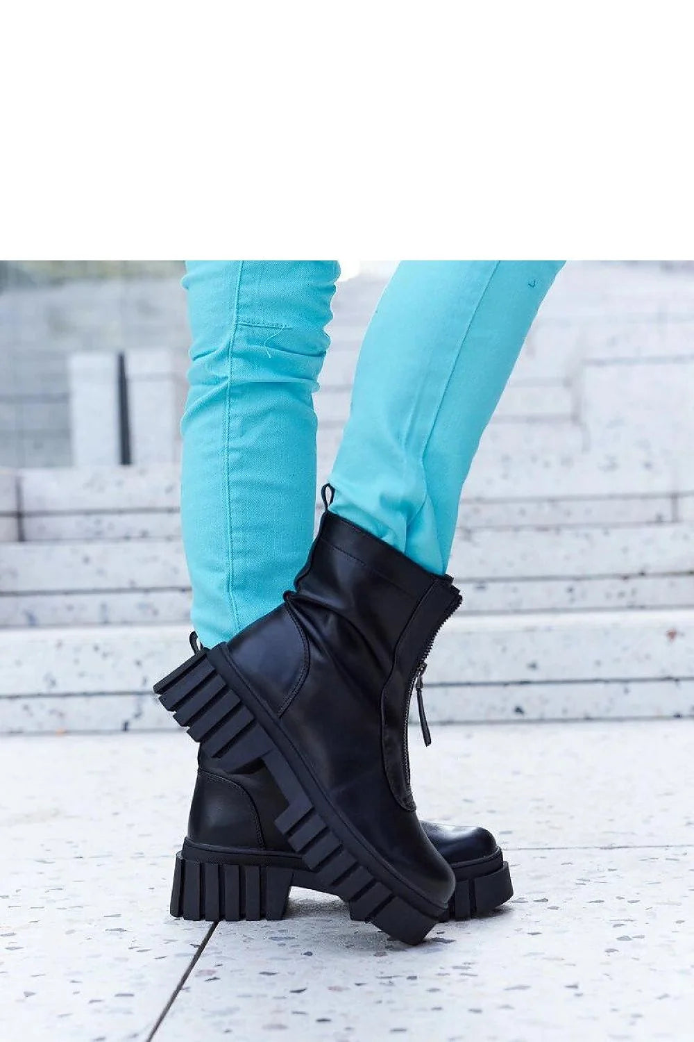 bottines noires Francavilla cuir lisse plateforme semelle caoutchouc crantée talon large mi haute bout rond fermeture éclair doublure chaude antidérapantes