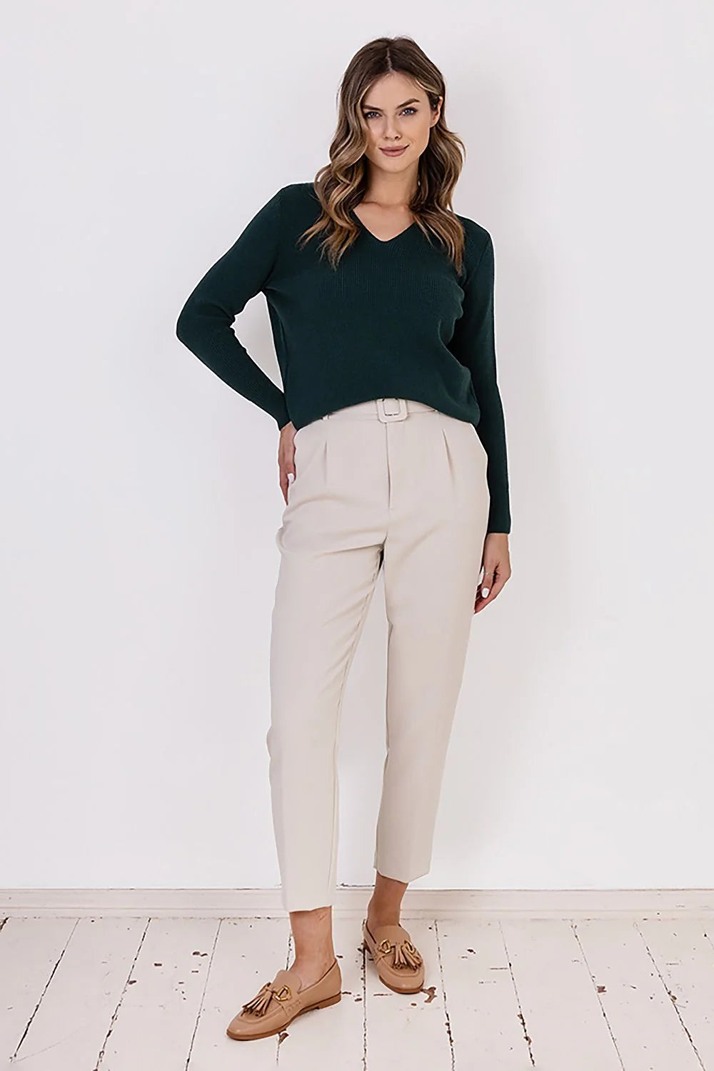 Pull femme élégant col V manches côtelées couleur vert foncé maille fine qualité supérieure basique intemporel