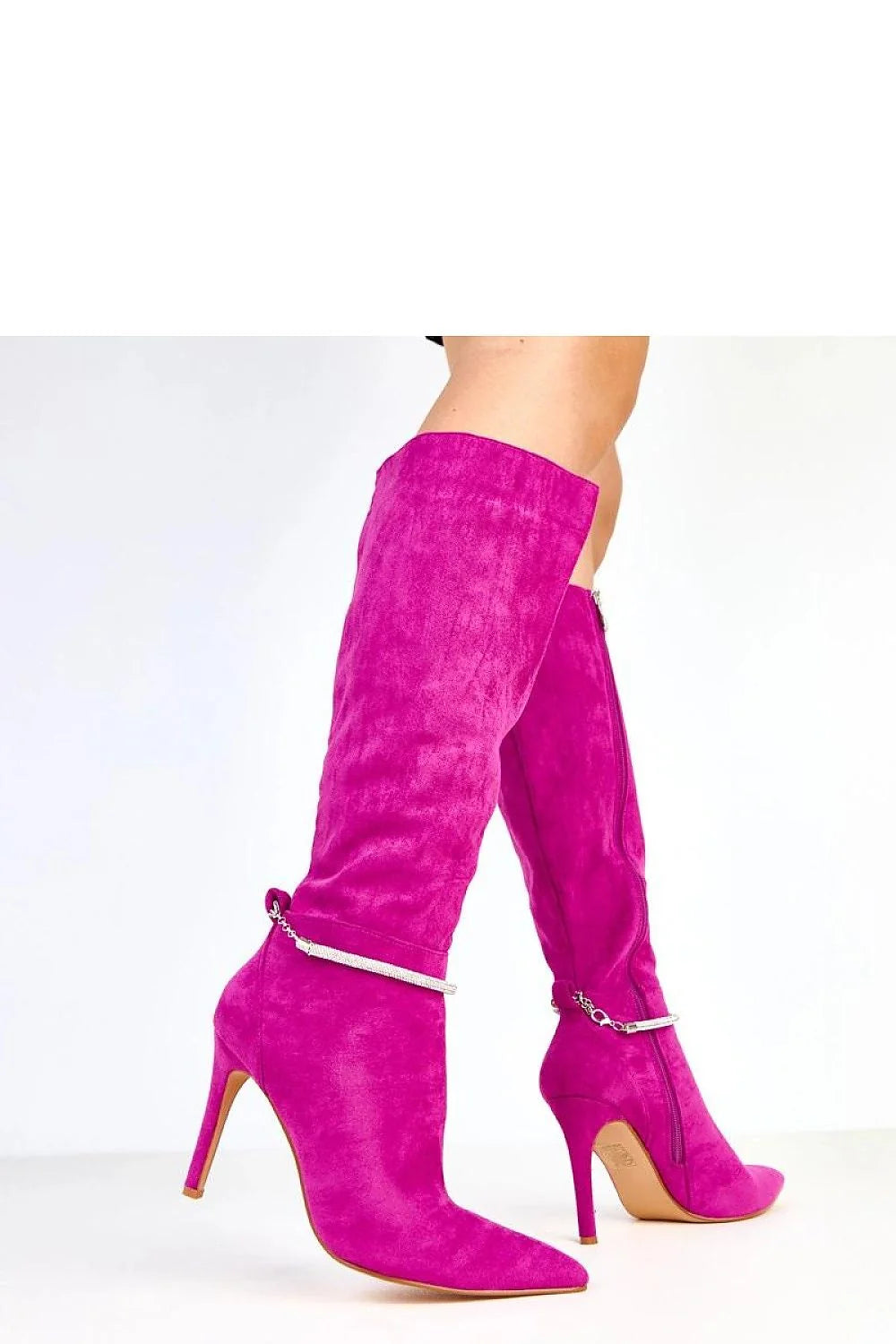 bottes hautes genou femme talon aiguille 10cm suédine fuchsia magenta bout pointu chaîne argentée décorative fermeture éclair intérieure