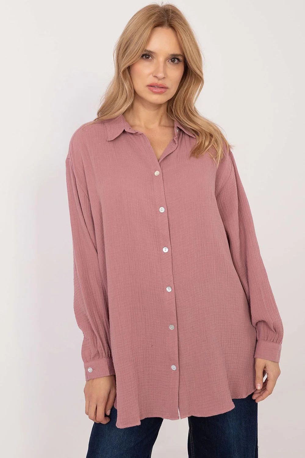 Chemise manche longue Sublevel en coton écologique texture variée coupe longue style romantique et décontracté pour femme