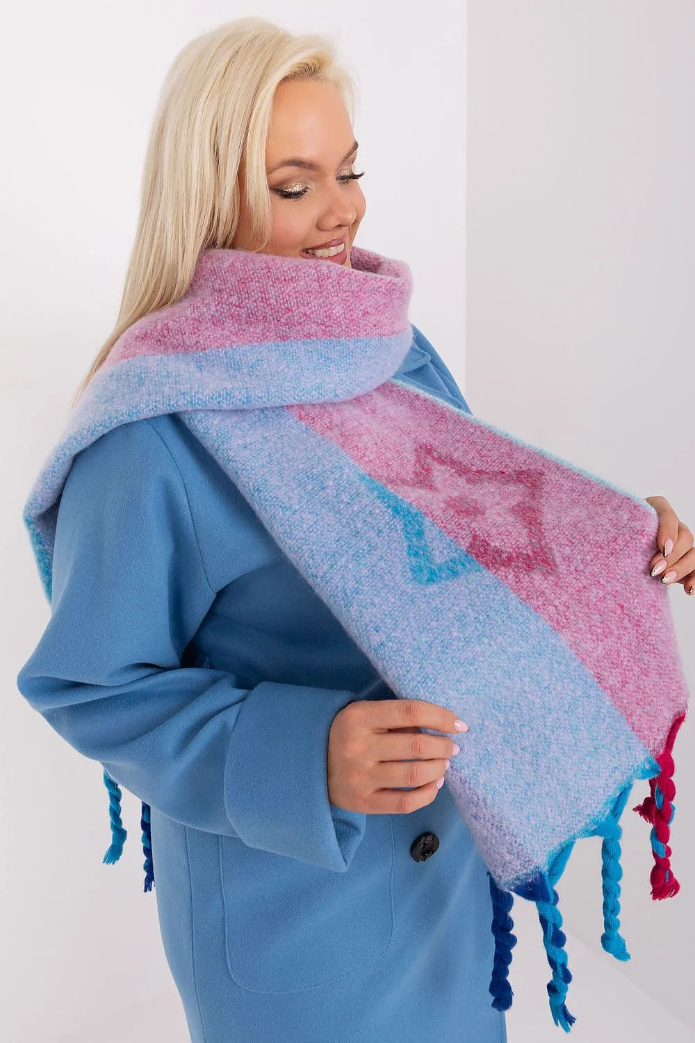 Manteau et écharpe pour femmes ensemble hiver chic cosy coupe classique bleu clair rose pastel étoile franges torsadées matelassé laine