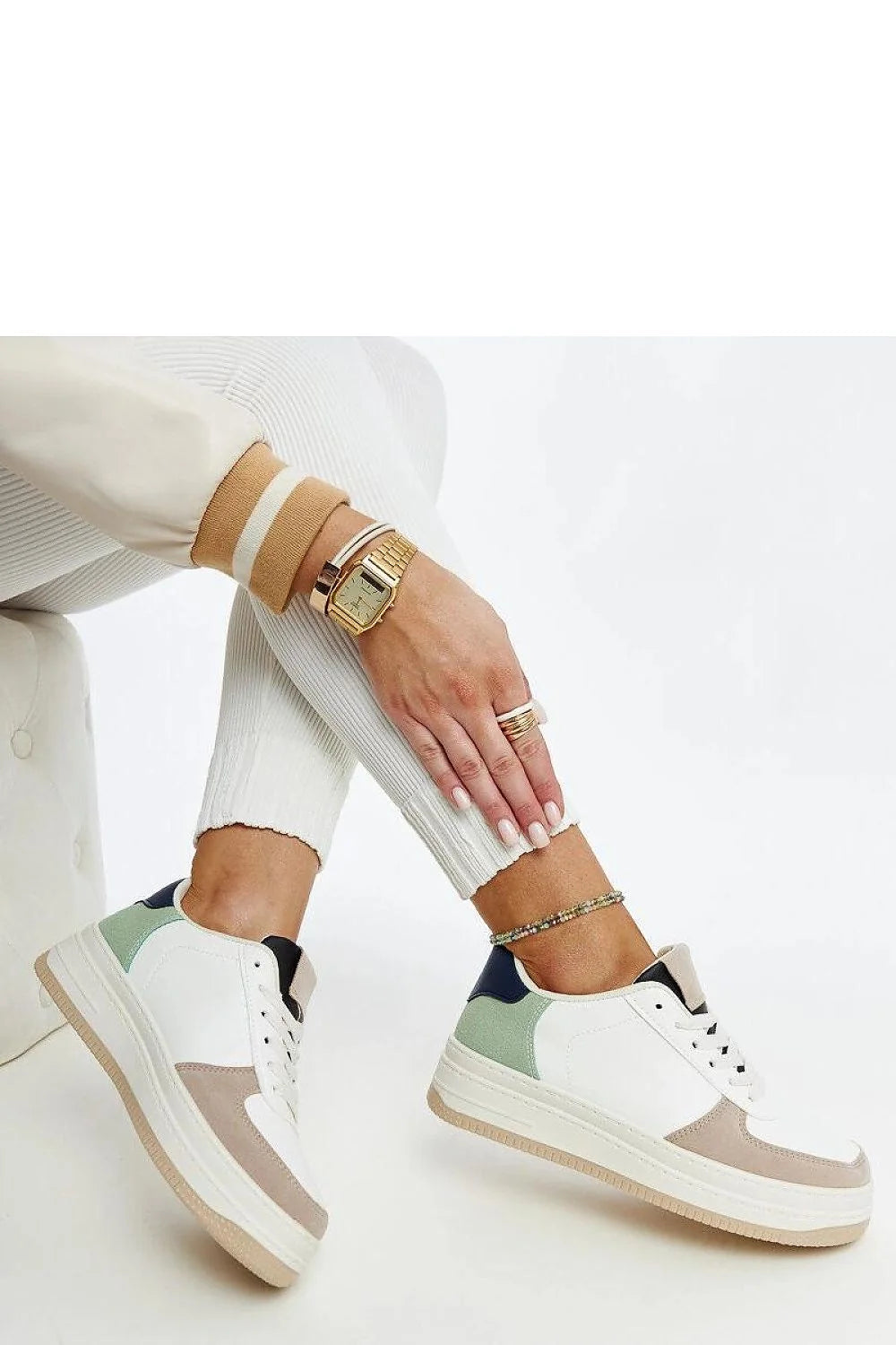 Sneakers femmes design moderne couleur multicolore cuir synthétique confort plateforme moyenne style urbain basses manuelles