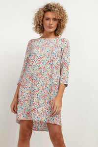 robe Tessita courte estivale fluide viscose légère imprimé ditsy floral multicolore fond blanc cassé manches troisquarts coupe ample ourlet asymétrique