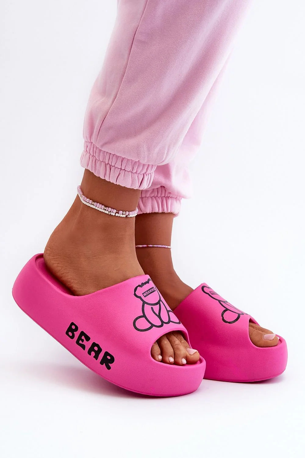 mules femmes chunky mousse EVA rose vif plateforme compensée semelle épaisse rembourrée bout ouvert motif ours noir streetwear