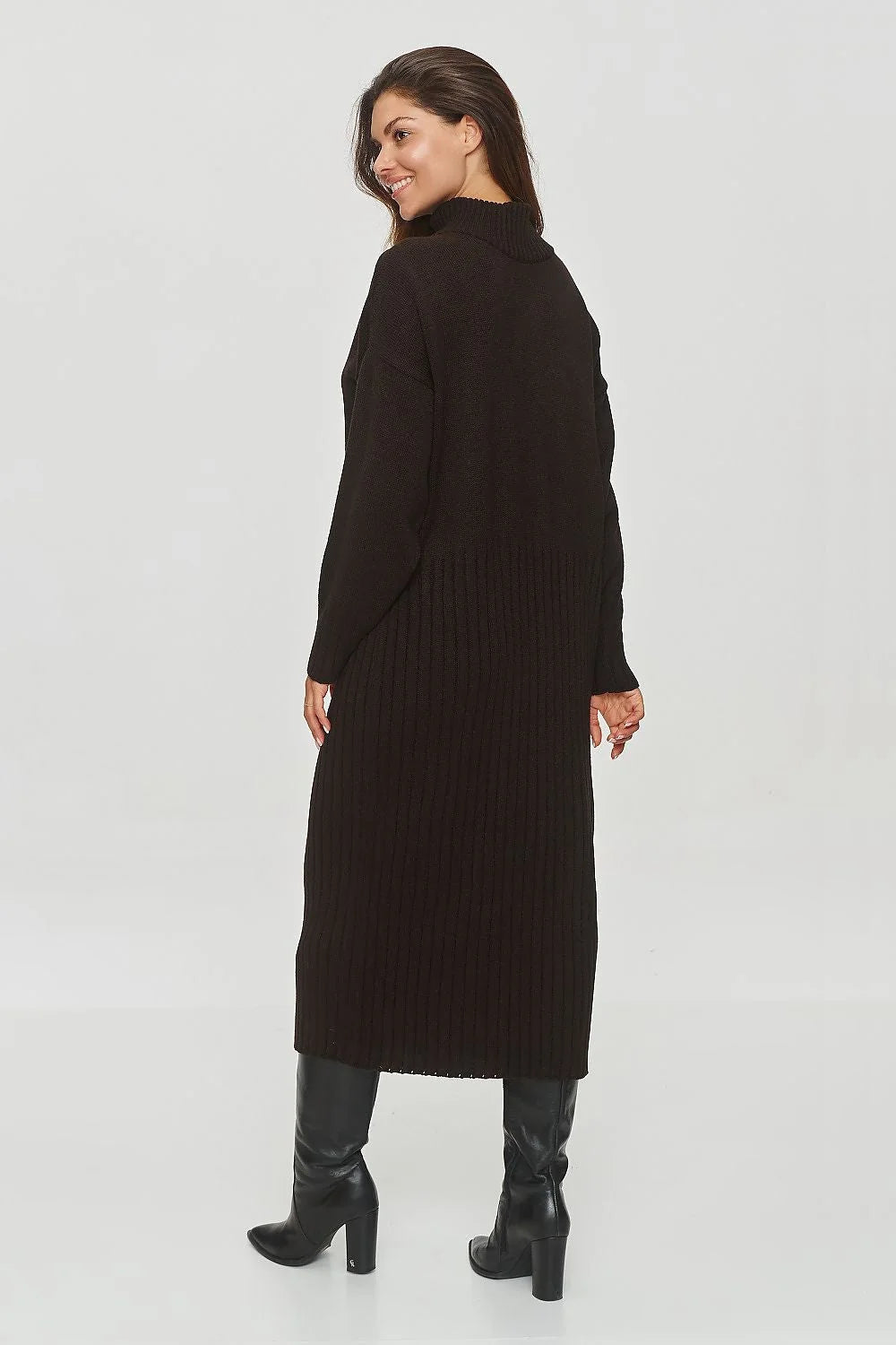 Robe pull Makadamia maille tricotée noire longue manches côtelées col roulé coupe droite femme élégance intemporelle