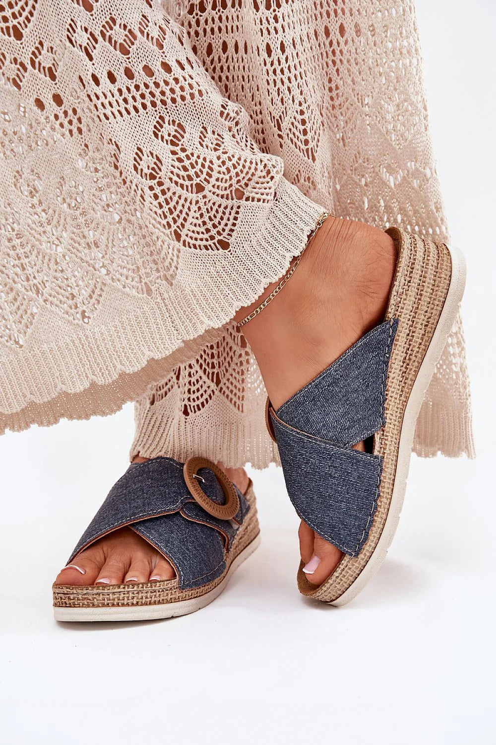Sandales femmes style été ouvertes compensées tissu denim bleu semelle corde bois bouton style espadrille Inblu