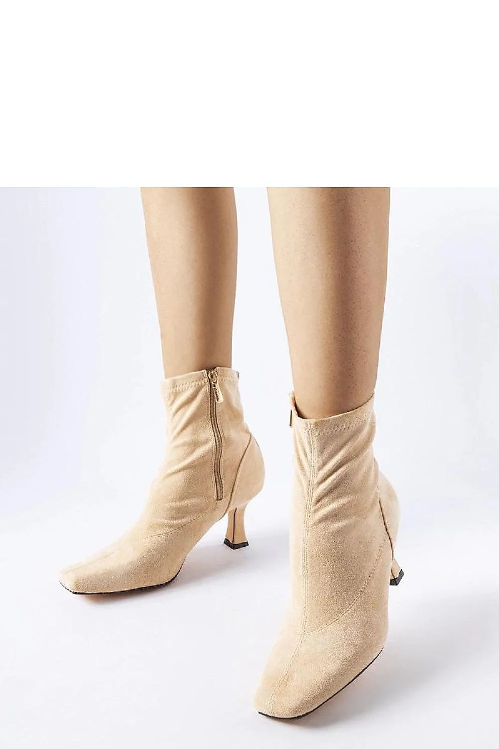 bottines beige suédine élégantes confortables talon kitten 5cm bout carré montante cheville zippées latérales coutures soignées
