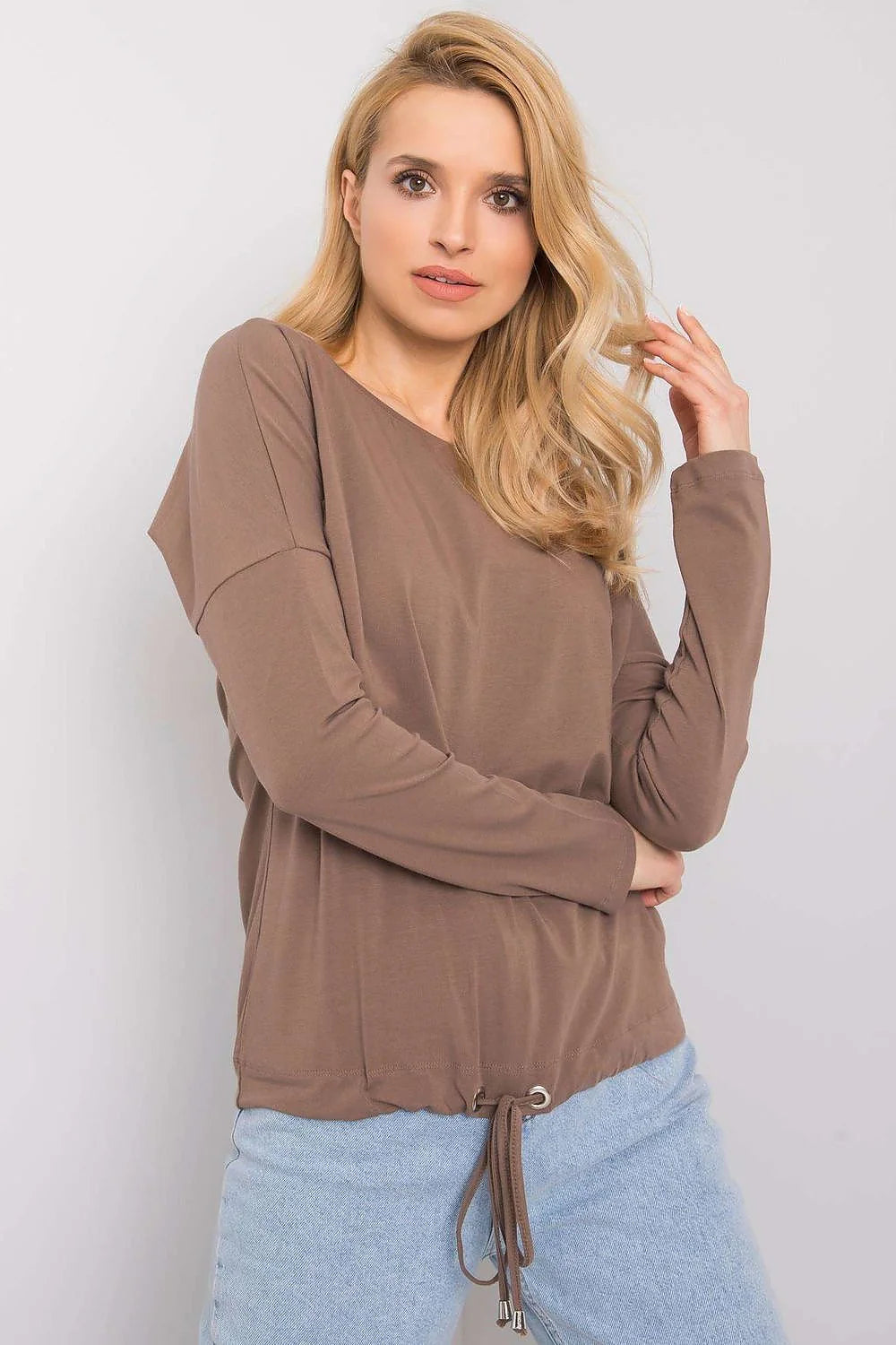 Sweat féminin en coton bleu marine manches longues coupe décontractée confortable style casual tendance