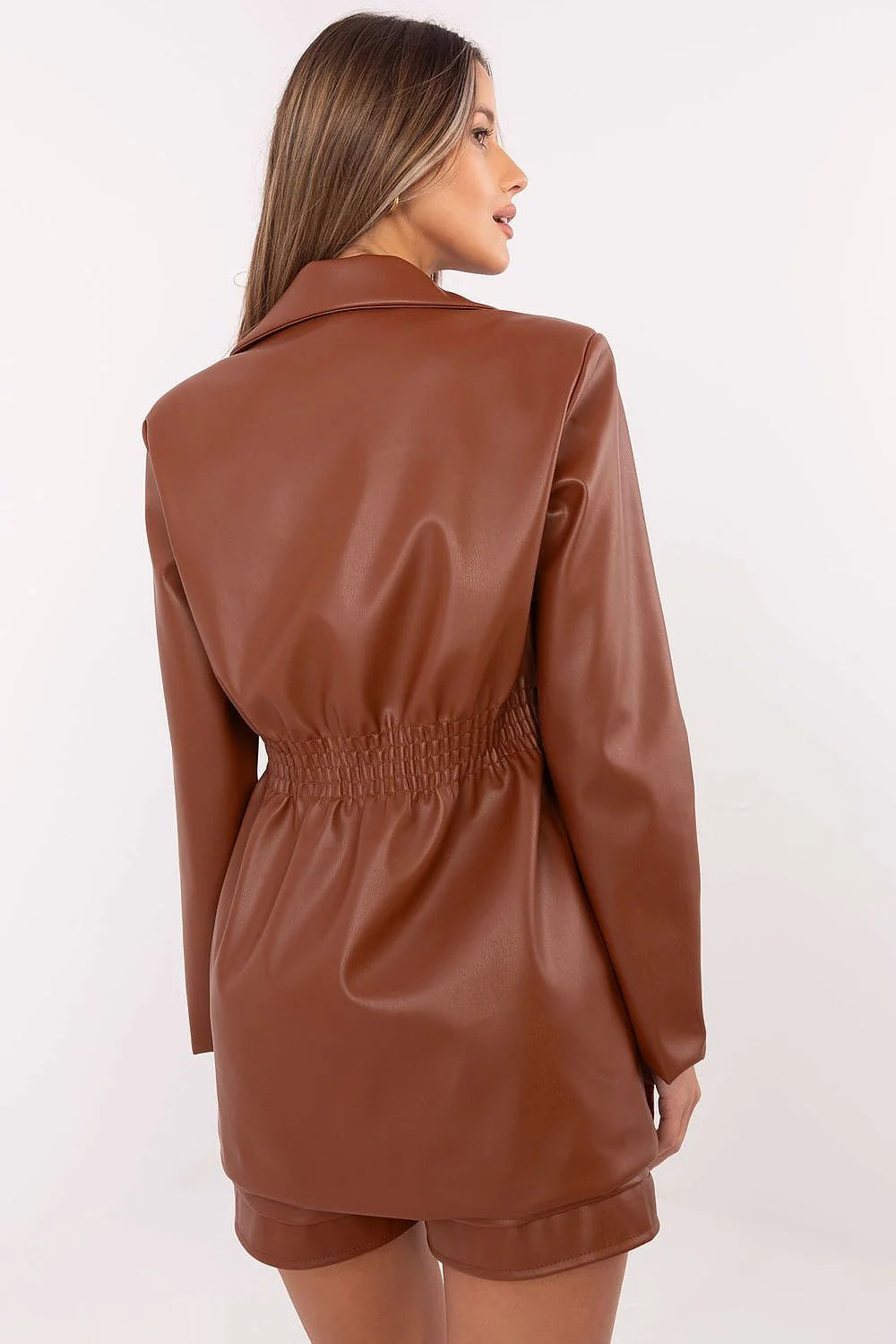 Trench Coat Élégant pour Femme Longue en Simili Cuir Brun Caramel Coupe Ajustée Double Boutonnage Occasions Formelles et Casuals