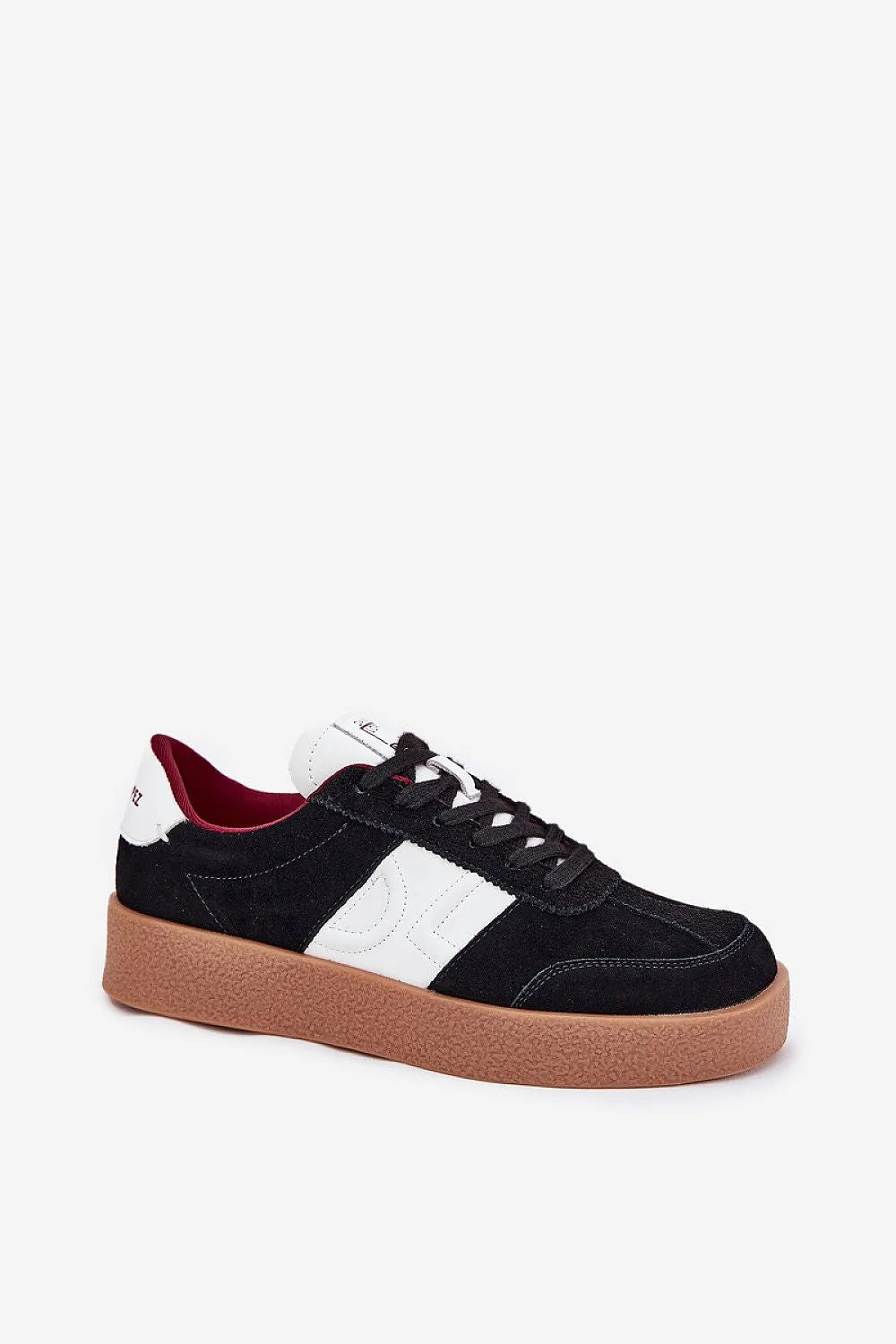 Chaussures de sport modernes pour femmes, design sportif et élégant, daim noir et cuir blanc, confort maximal, style casual
