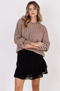 Pull maille torsadée motif tricot relief texture laine mélange beige brunâtre coupe décontractée épaules tombantes poignets côtelés encolure ronde