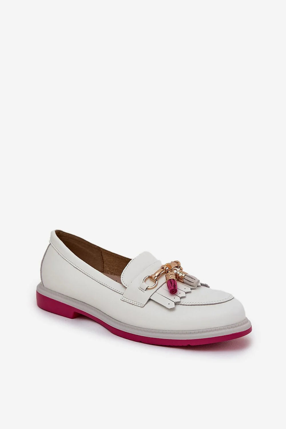 Moccasins élégants pour femmes en cuir naturel blanc avec chaîne dorée et semelle rose, confort tout le jour, style sophistiqué