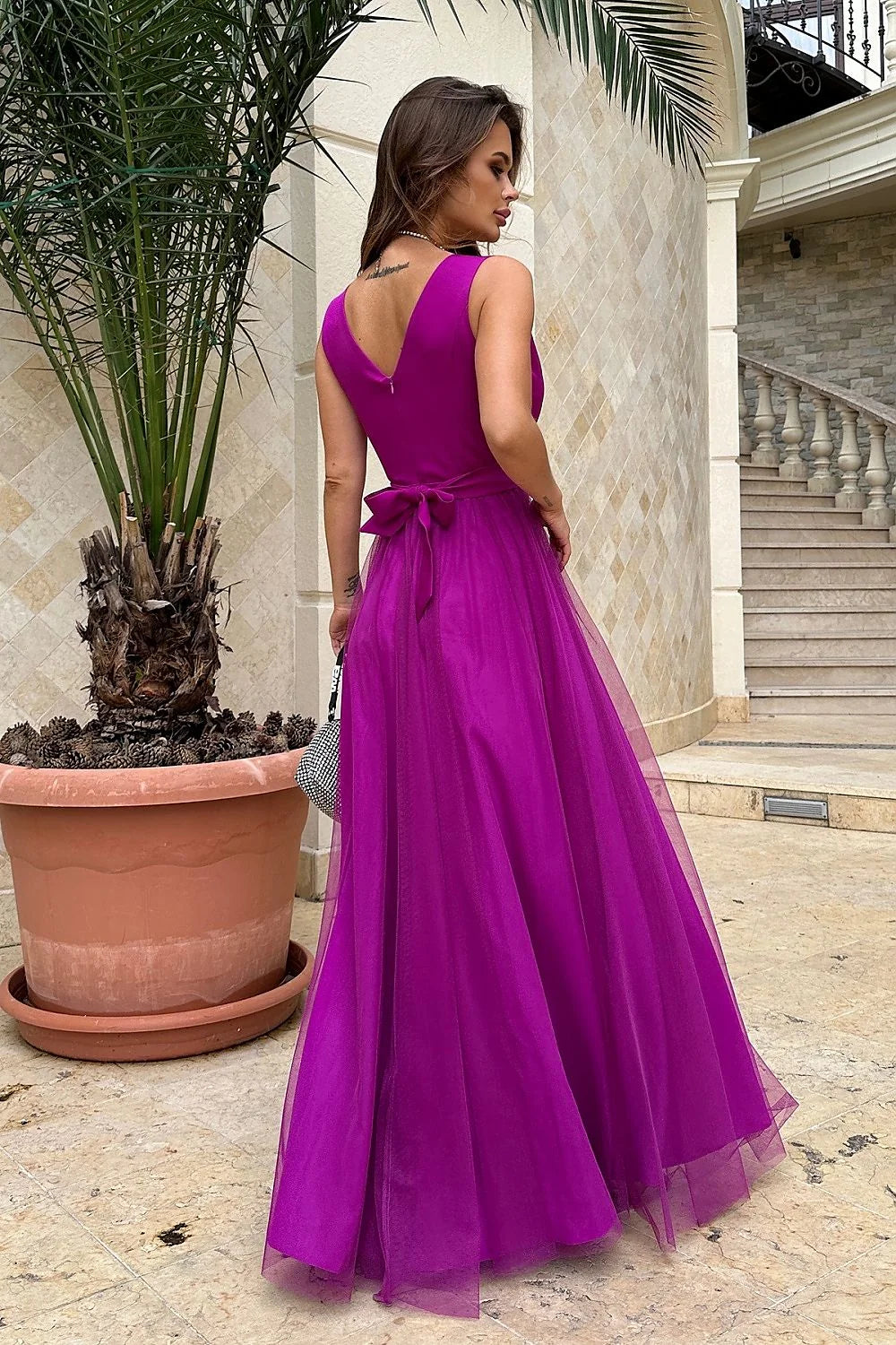 Robe longue élégante pour soirée décolleté V bretelles larges couleur magenta femme mode occasion spéciale
