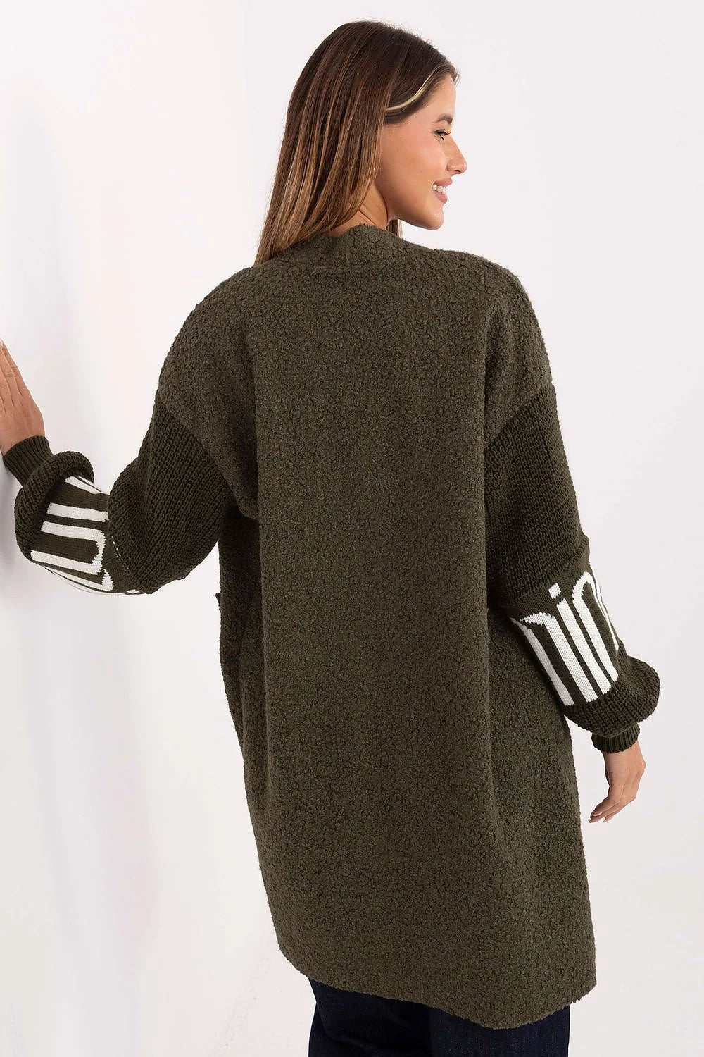 cardigan femme jeté longueur genou manches bouffantes tricot bouclé polyester doux léger confortable texture variée poches insérées