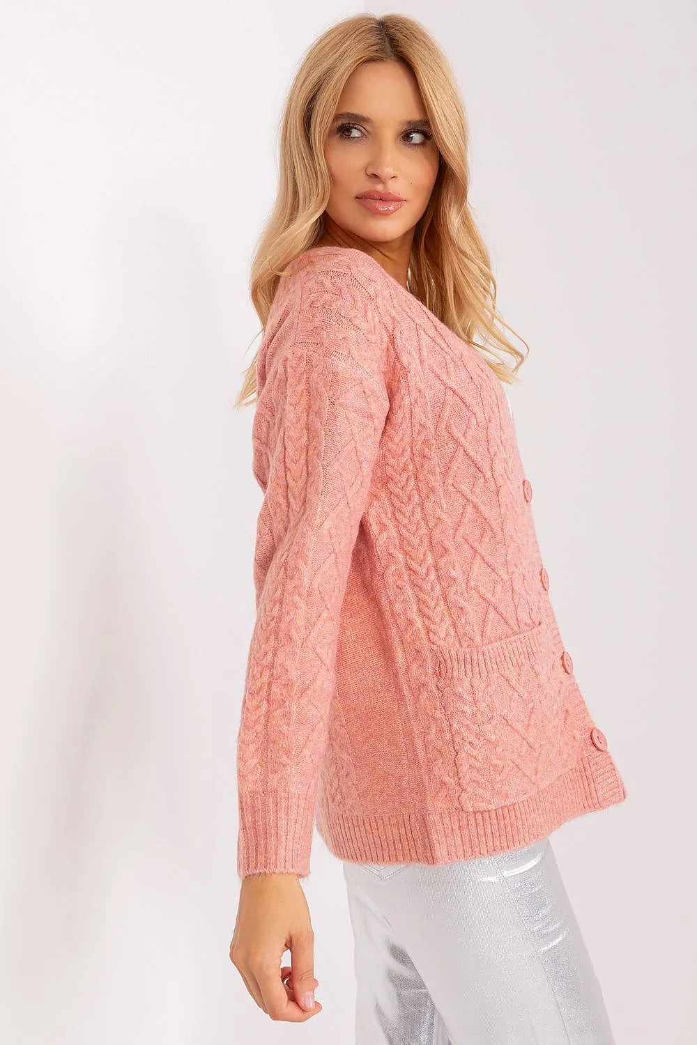 cardigan féminin torsadé maille côtelée oversize rose saumon encolure V profonde boutons assortis poches plaquées base allongée manches longues