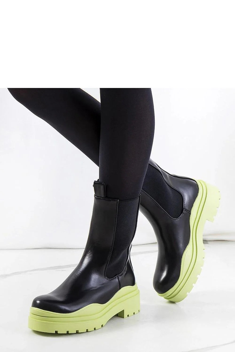 bottes Solea Chelsea femme cuir lisse empiècements elastiques mihautes semelle plateforme crantée talon épais noir vert néon audacieuses élégantes confortables