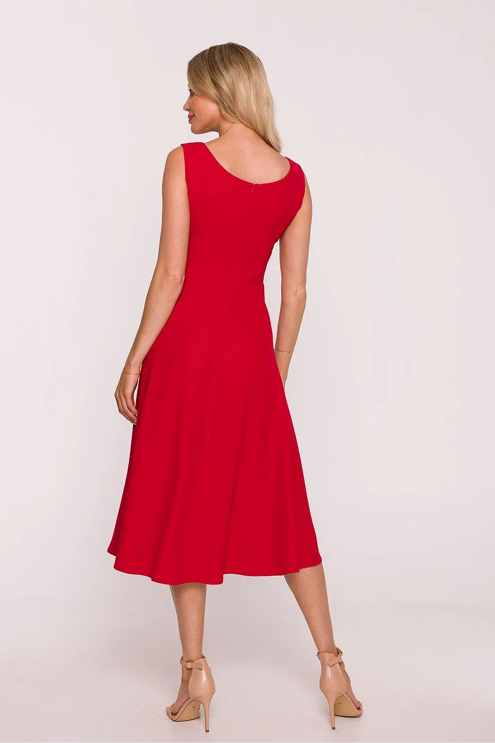 robe soirée midi femme rouge vif satinée lisse léger éclat encolure ronde sans manches buste ajusté taille cintrée jupe évasée