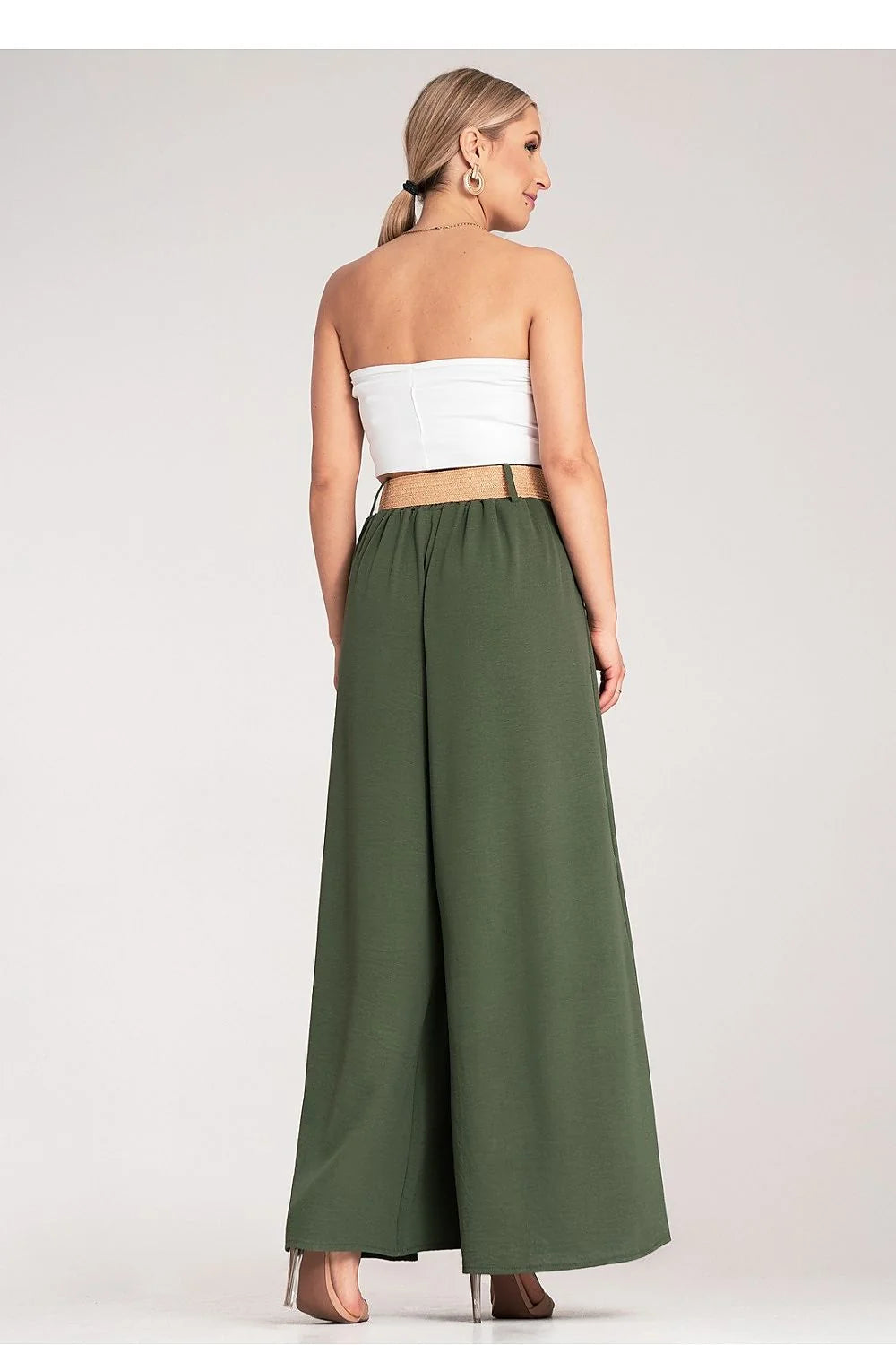 Bustier tube sans bretelles blanc Pantalon large taille haute ceinture tressée vert olive femme occasion estivale soirée décontractée style moderne épuré