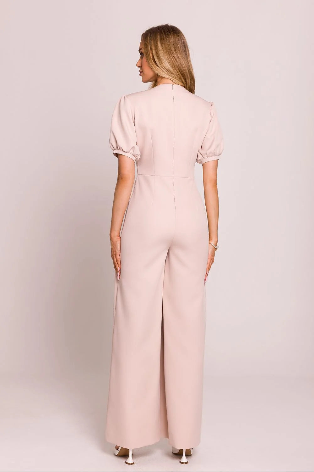 Combinaison élégante pour femmes beige pâle coupe moderne décolleté en V manches ballon taille cintrée jambes larges occasions habillées