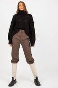 Tenue femme col roulé pull ajouré pantalon pinces bottes hautes style décontracté-chic