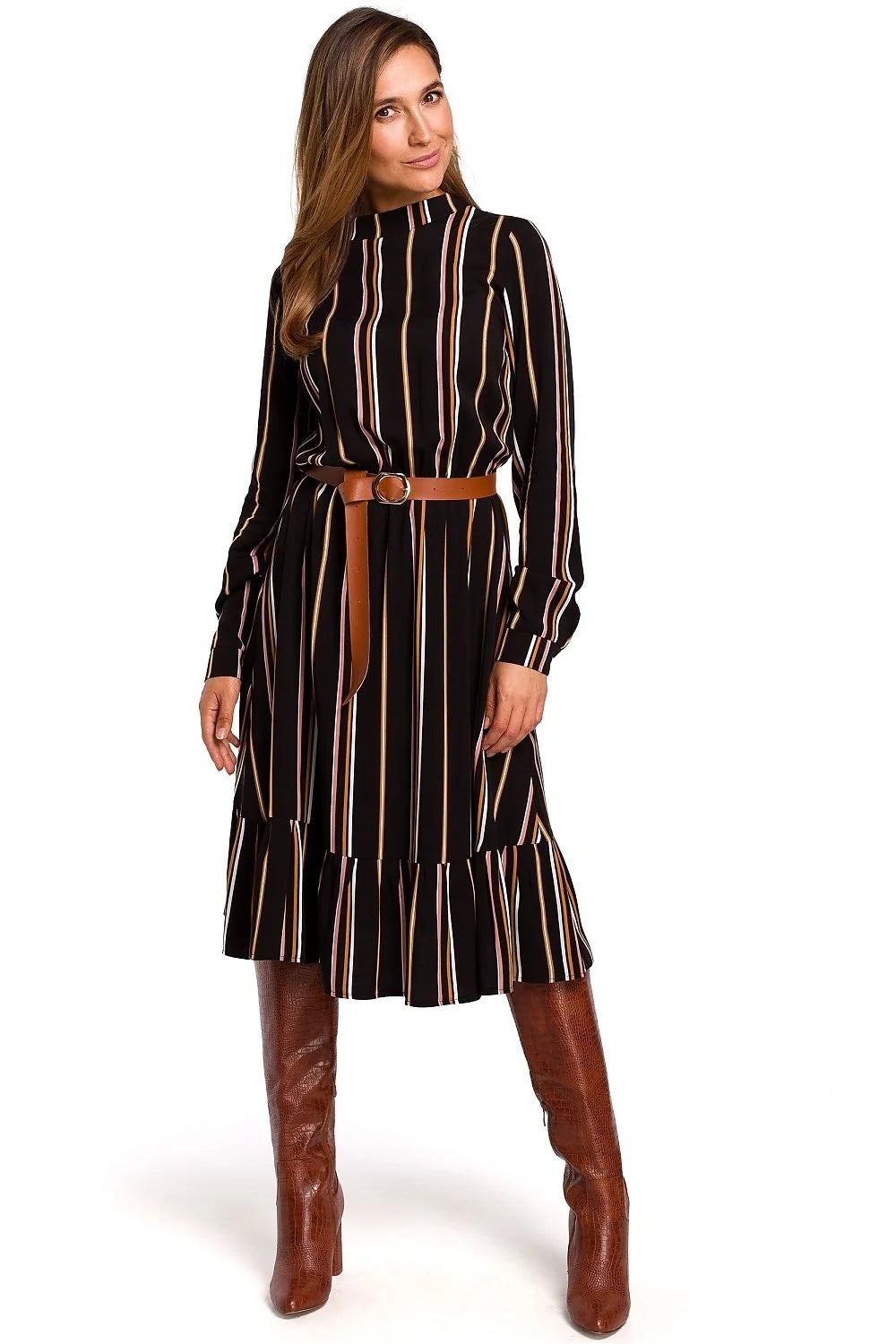 robe midi manches longues col montant ceinturée rayures multicolores fond noir fluide jupe volantée ceinture marron boucle ronde silhouette élancée