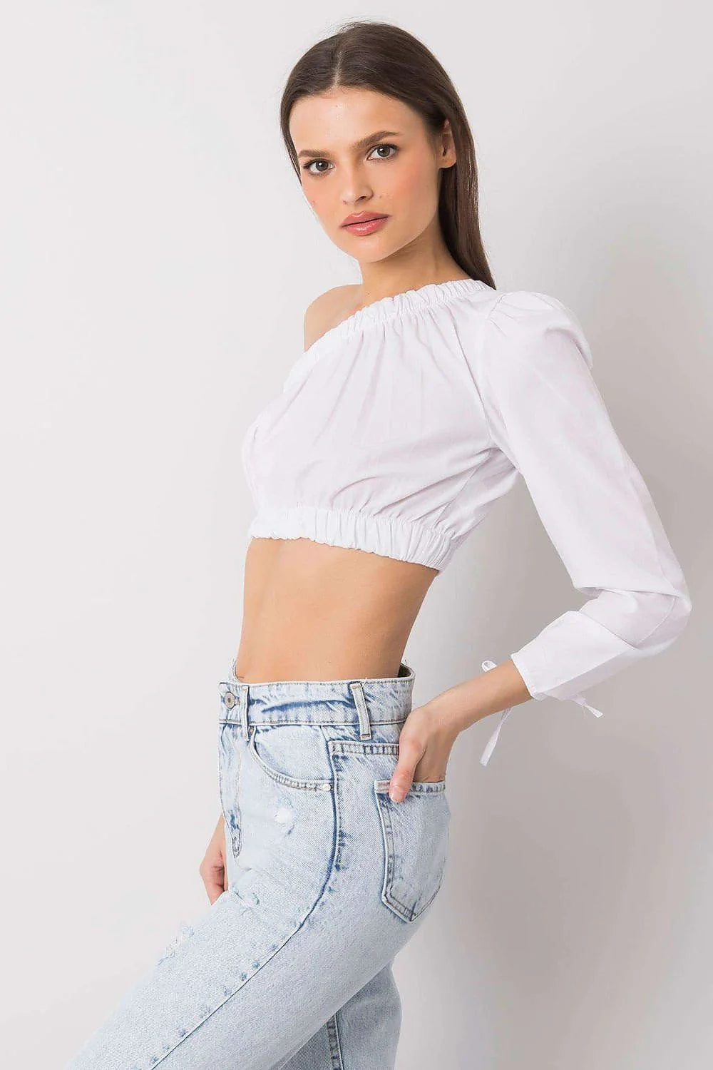Chemisier asymétrique pour femme en coton blanc manche longue élastique encolure froncée style moderne coupe cropped