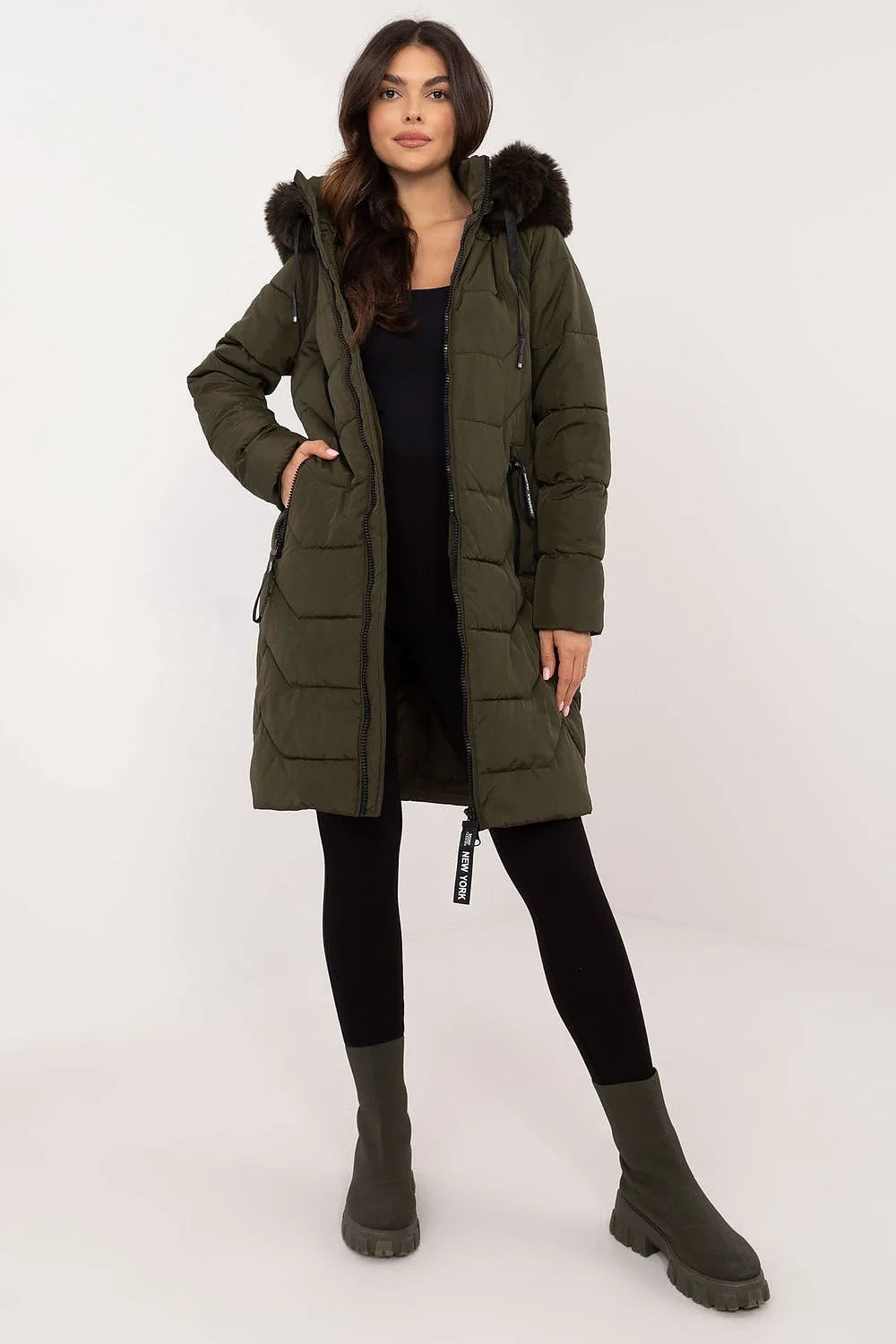 parka femme longue kaki matelassée boudins coupe droite capuche bordée fausse fourrure amovible cordons serrage polyester rembourrage synthétique isolation thermique
