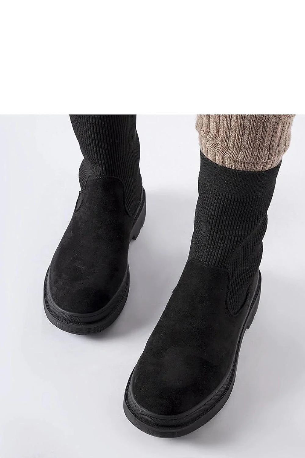 bottines montantes femme suédine noire tige haute élastique côtelée chaussette intégrée rond semelle plateforme crantée caoutchouc amorti adhérence urbain minimal