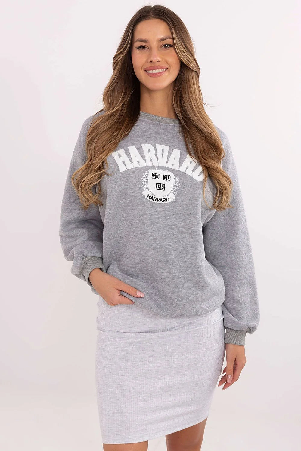 Sweatshirt et jupe casual femmes style universitaire couleur grise douce matelassé manches longues élastiquées Harvard