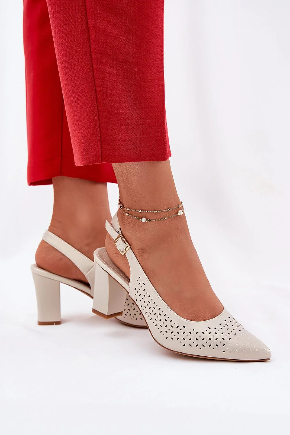 Sandales élégantes pour femmes à talon carré simili cuir beige perforé ajustables occasionnels robes jupes