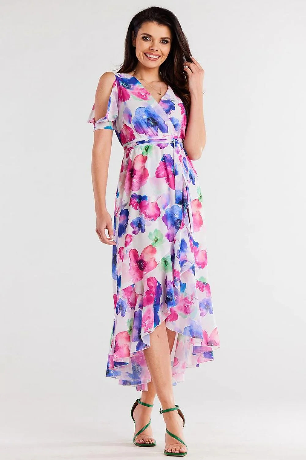 robe estivale awama imprimé floral aquarelle rose violet bleu fond blanc mousseline léger fluide asymétrique portefeuille ceinturée nouée volants midi